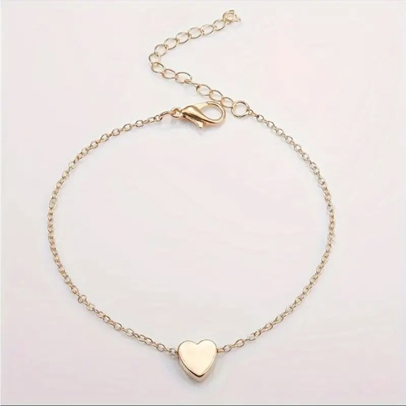 Dainty Gold Heart Pendant Bracelet - Picture 11 of 12